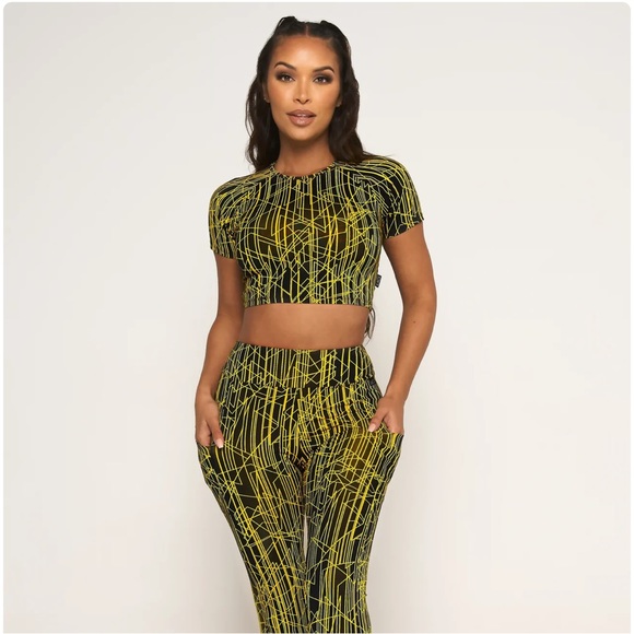 LiCi Fit PULSE Crop T-Shirt Top ⚡️ NEW WITH TAGS SMALL S Black Yellow T Shirt - Picture 3 of 5